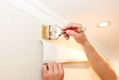 Pose de papier peint au Tholonet — revêtements muraux et toiles de verre